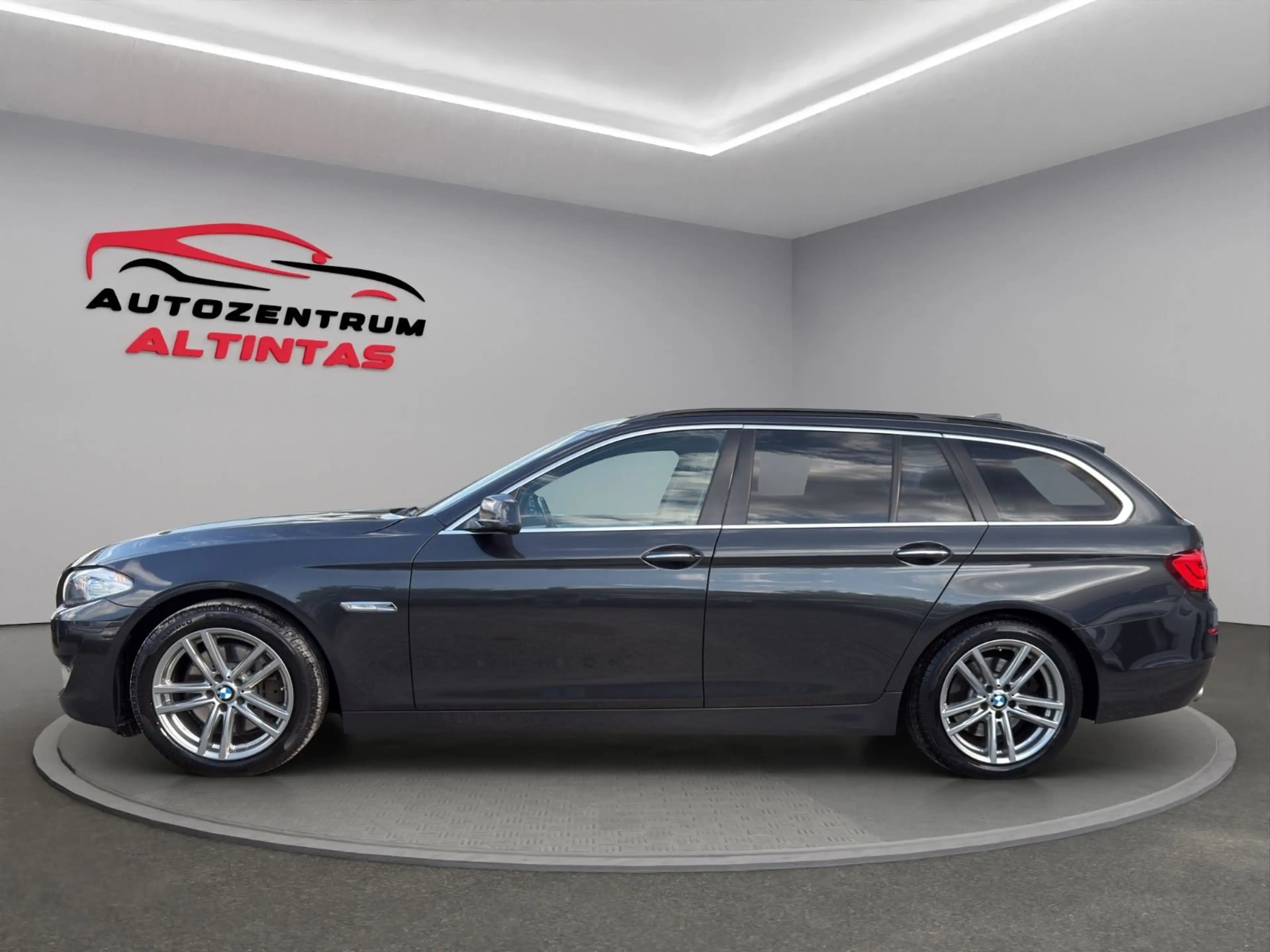 BMW 525 d Touring xDrive*AUTOM.*PANO*NAVI*XENON*AHK* — photo 7