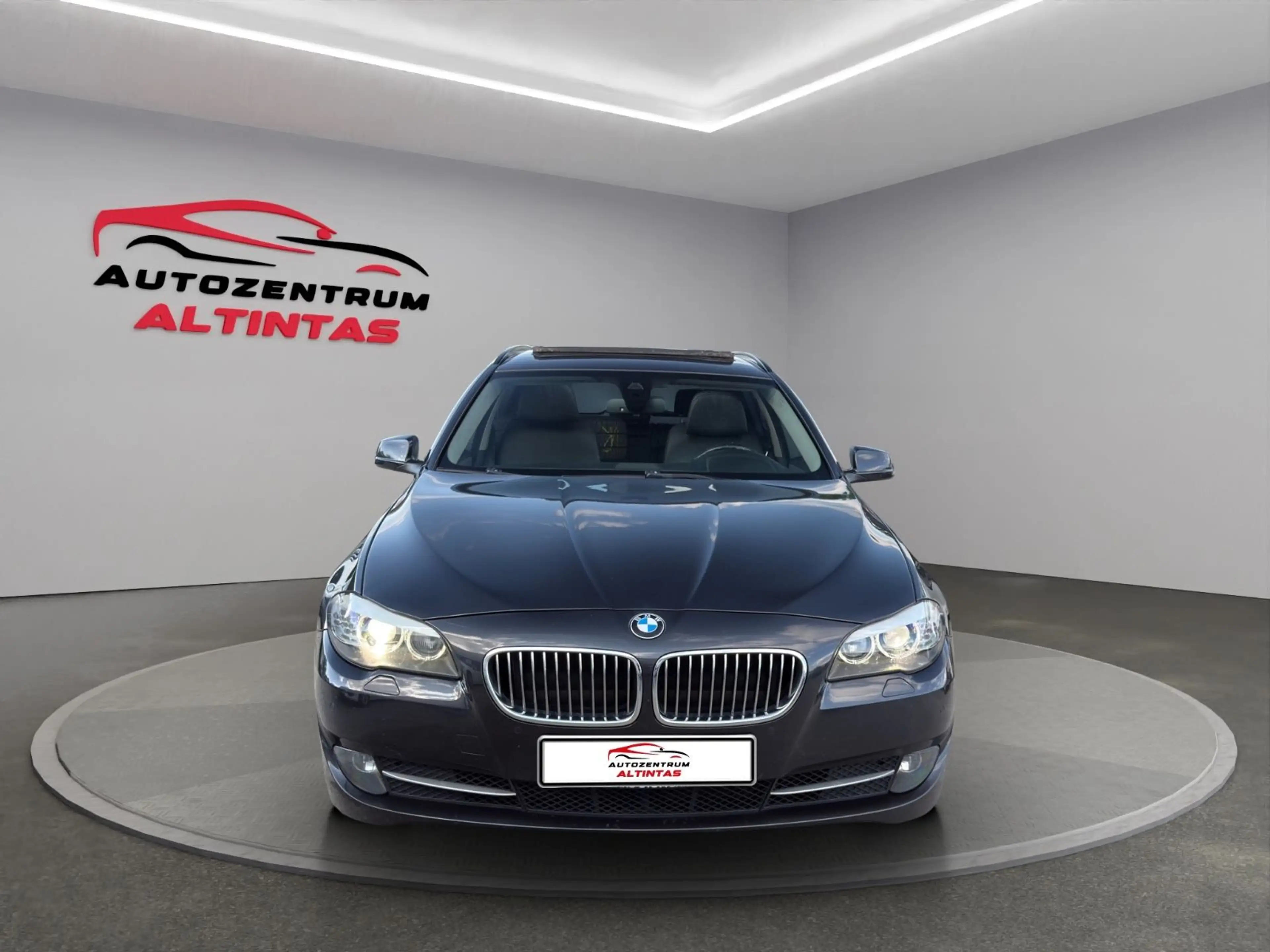 BMW 525 d Touring xDrive*AUTOM.*PANO*NAVI*XENON*AHK* — photo 5