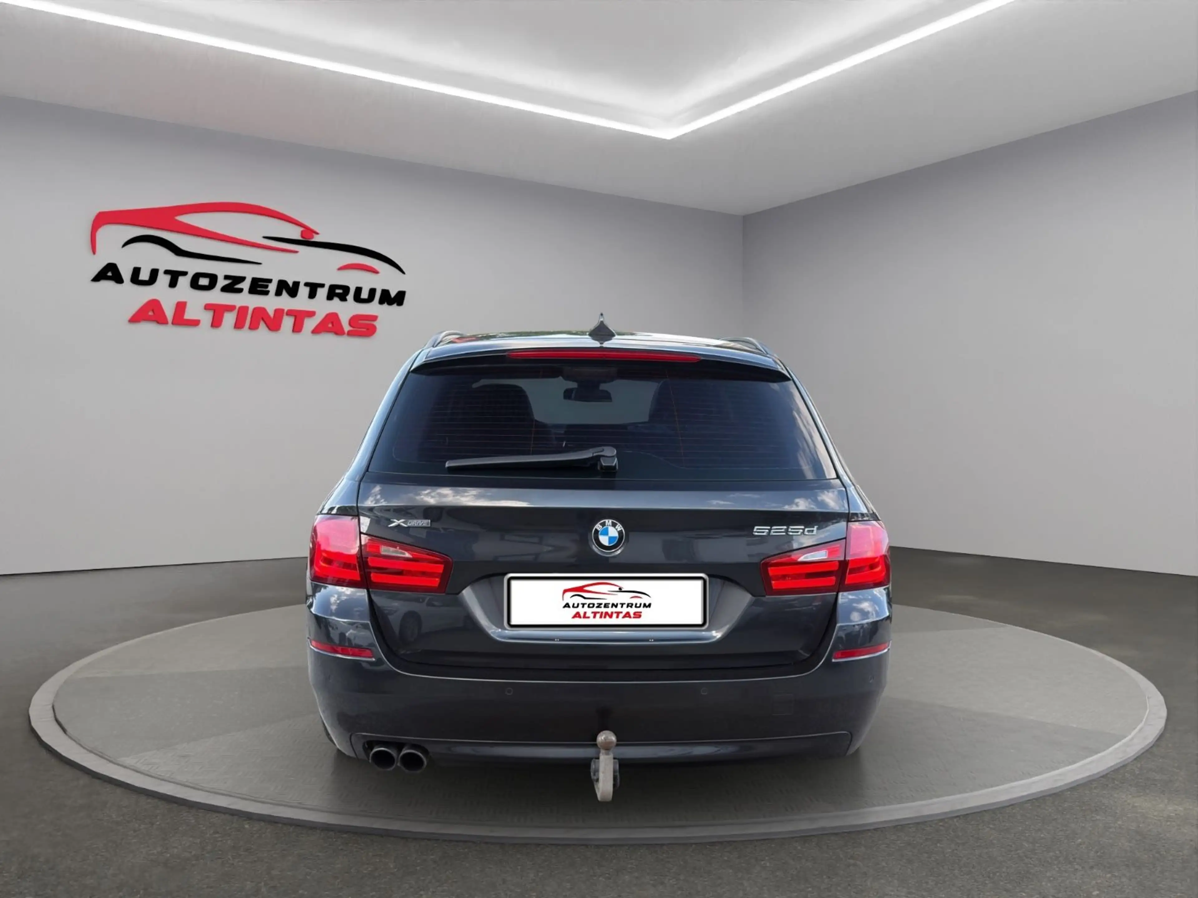 BMW 525 d Touring xDrive*AUTOM.*PANO*NAVI*XENON*AHK* — photo 6