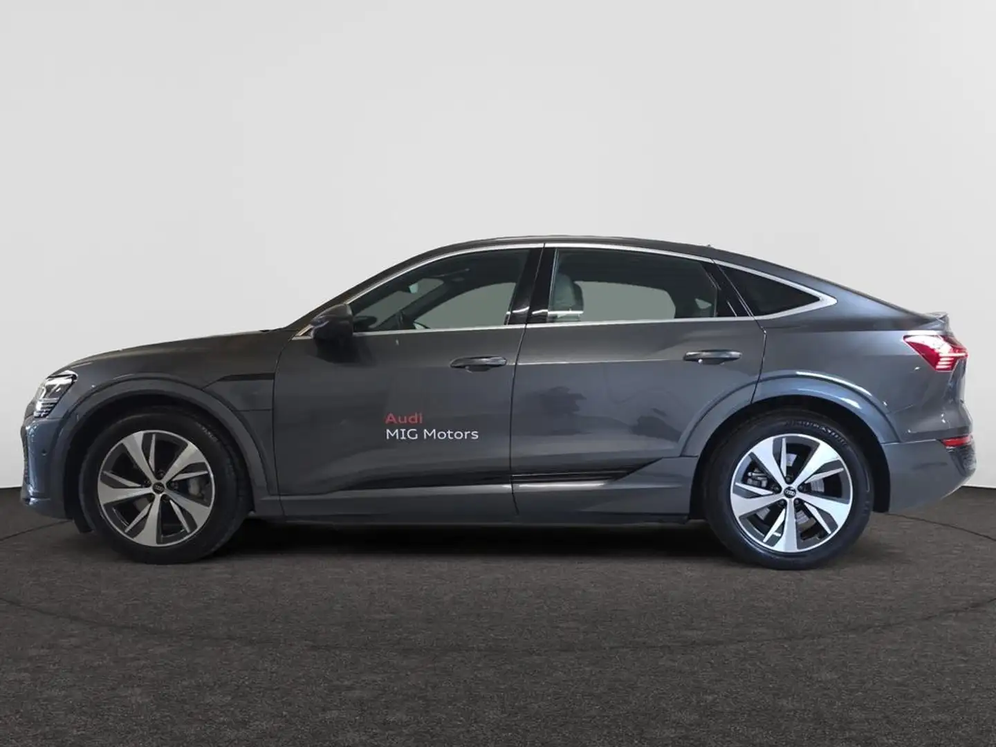 Audi Q8 e-tron Sportback S line quattro Grey - 2