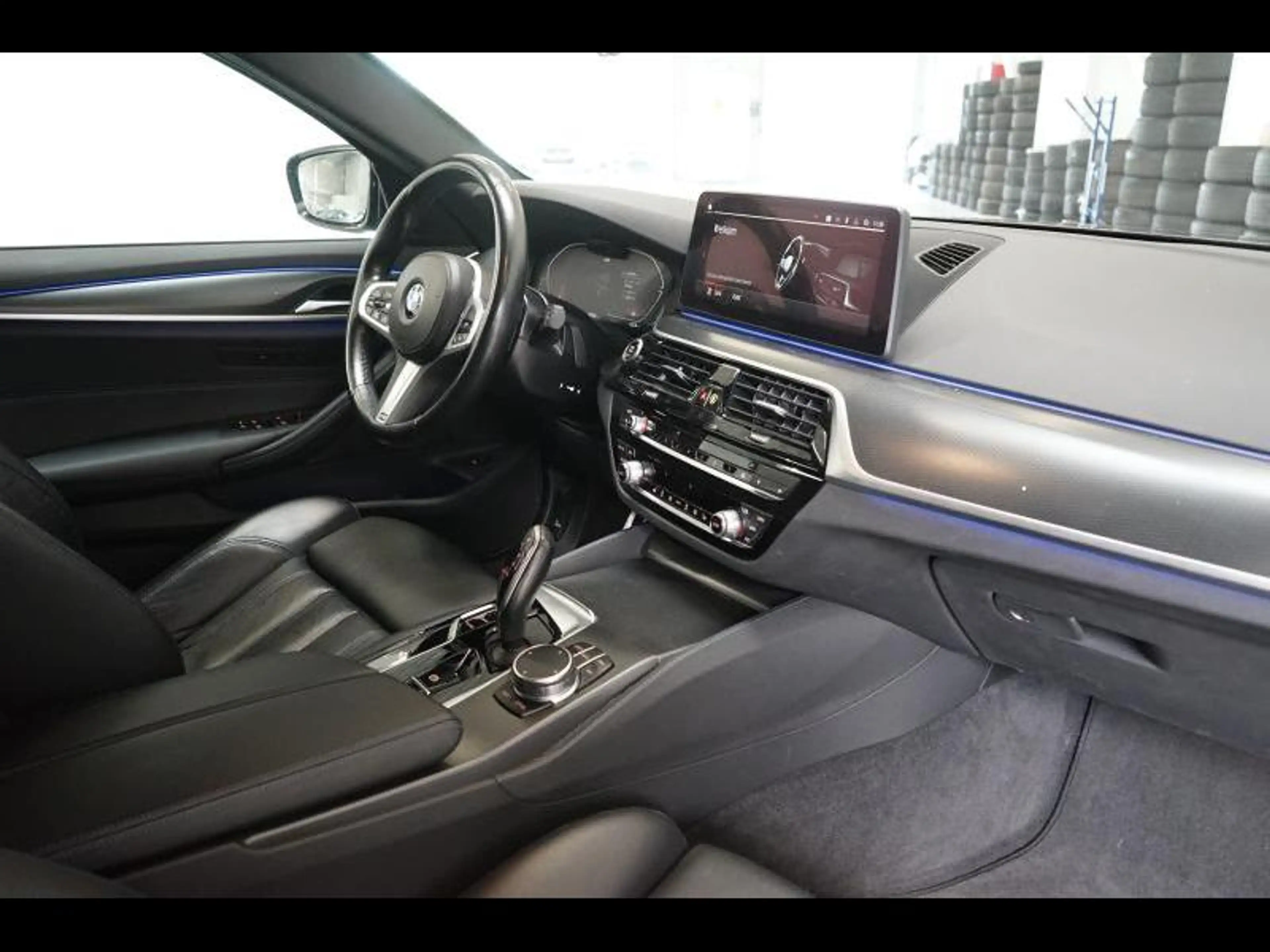 BMW 518 d Touring M-Pack - Panodak - Leder - LED - ... — photo 12