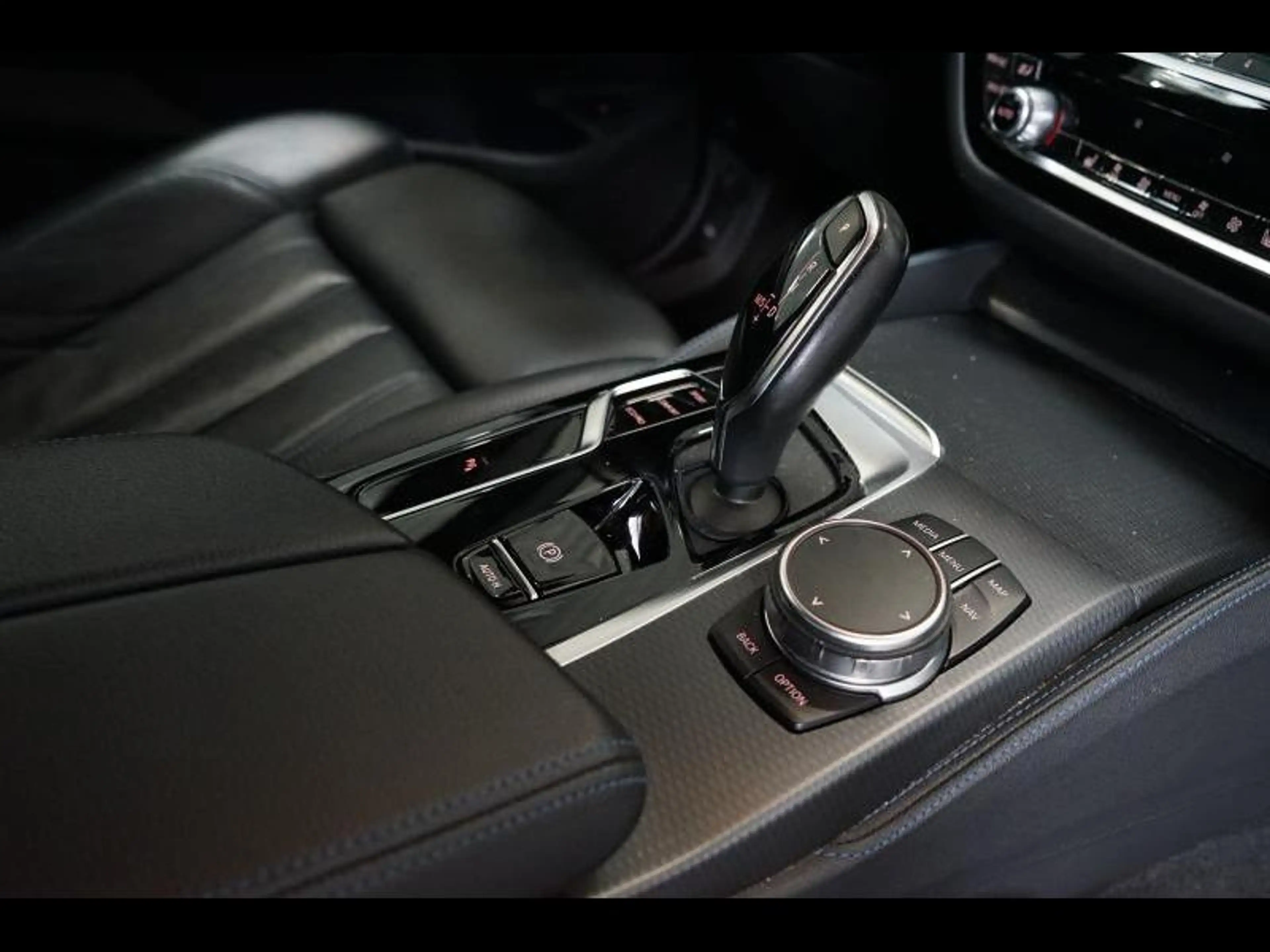 BMW 518 d Touring M-Pack - Panodak - Leder - LED - ... — photo 14