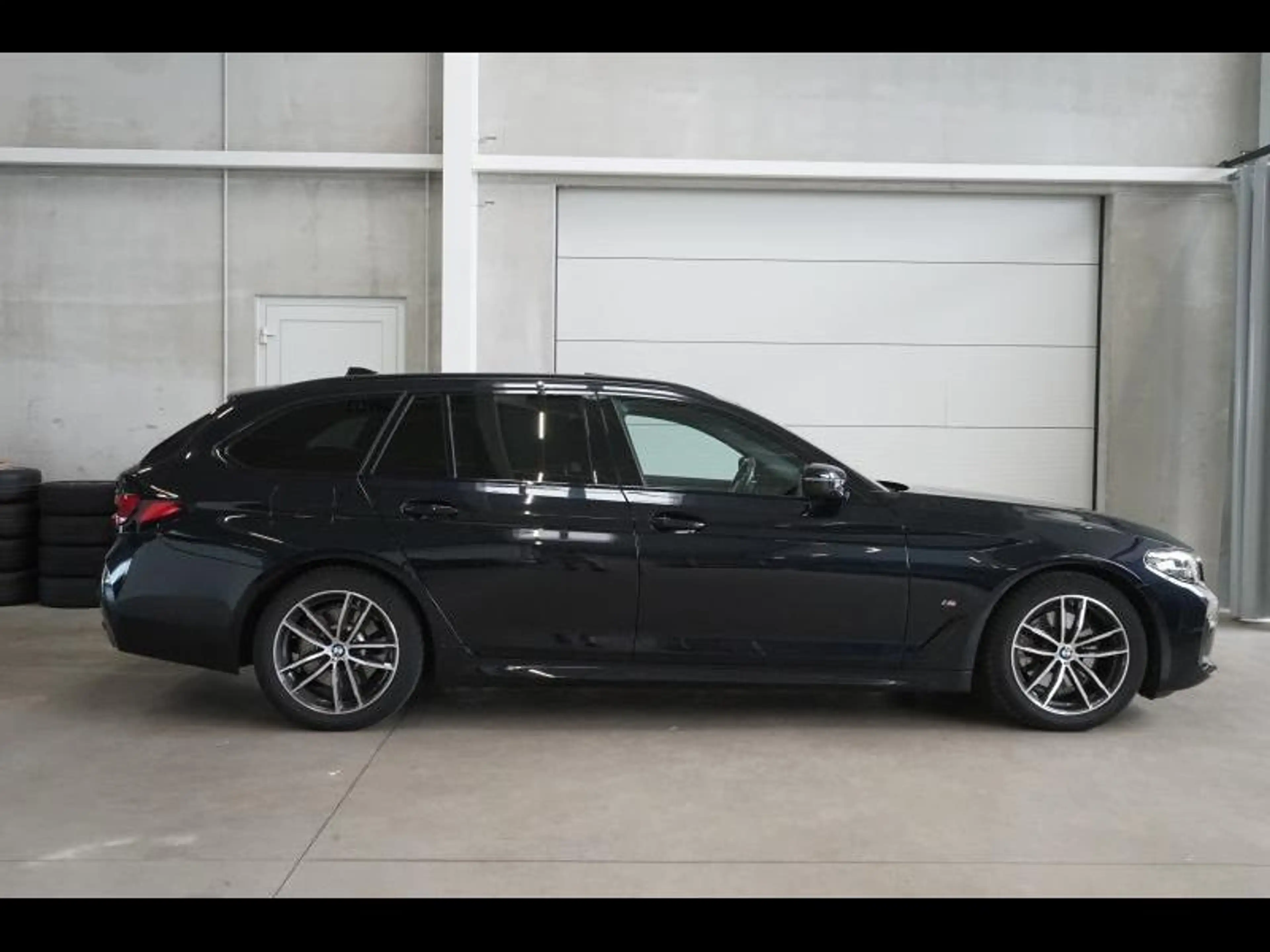BMW 518 d Touring M-Pack - Panodak - Leder - LED - ... — photo 3