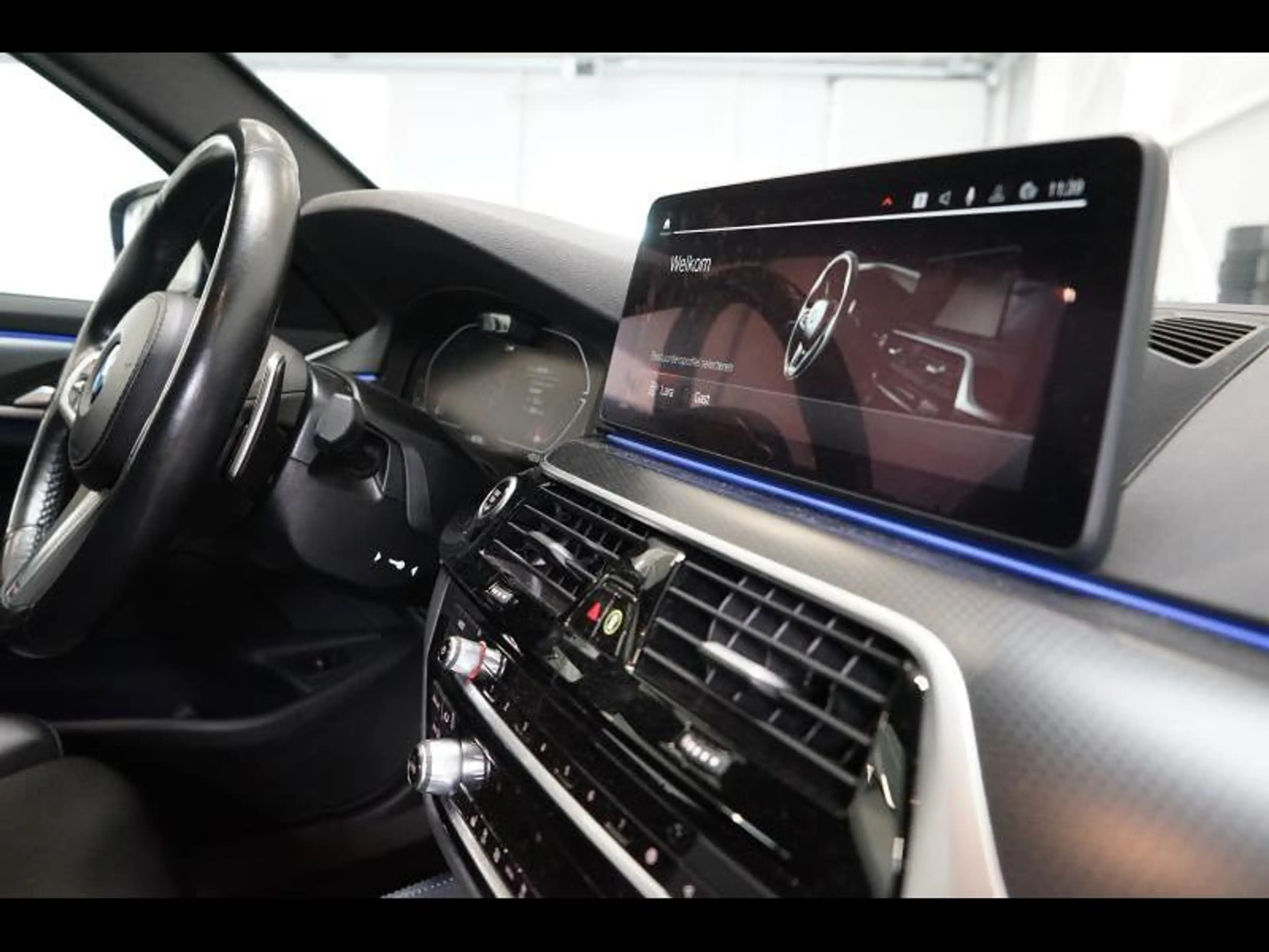 BMW 518 d Touring M-Pack - Panodak - Leder - LED - ... — photo 13