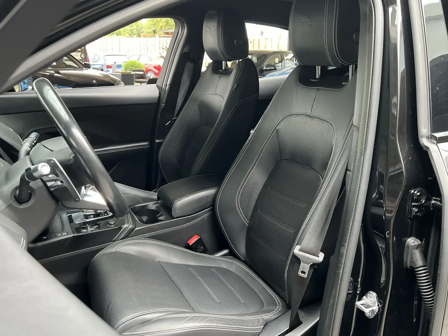 Jaguar E-Pace E-PACE R-Dynamic HSE AWD Pano Black-Pack Premium Noir - 2