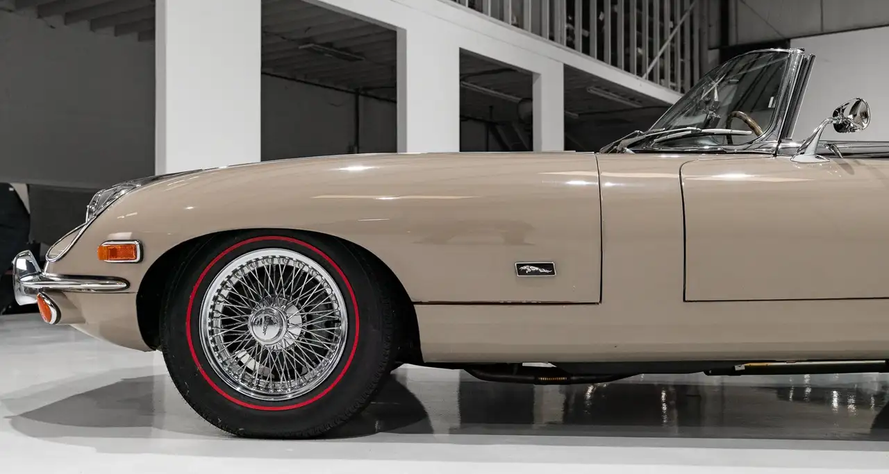 Jaguar E-Type SERIES II 4.2 ‘OTS’ ROADSTER (ONE OWNER FROM NEW) ONE OWNER FROM NEW, foto 12