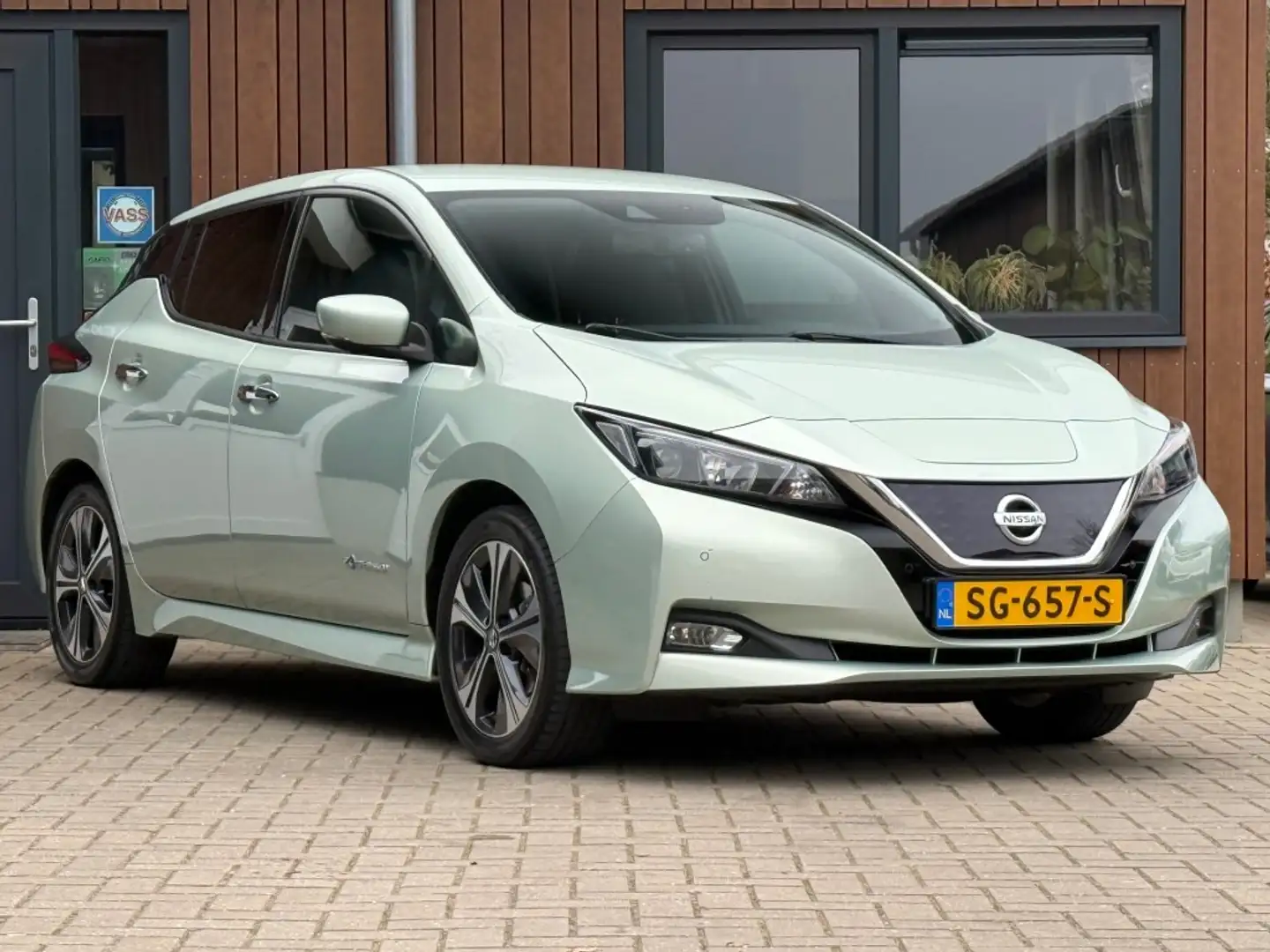Nissan Leaf 2.ZERO EDITION 40KWH Camera N.A.P. Grijs - 2