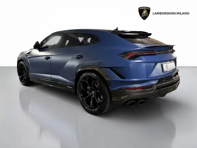 Lamborghini Urus view 6