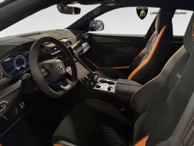 Lamborghini Urus view 11