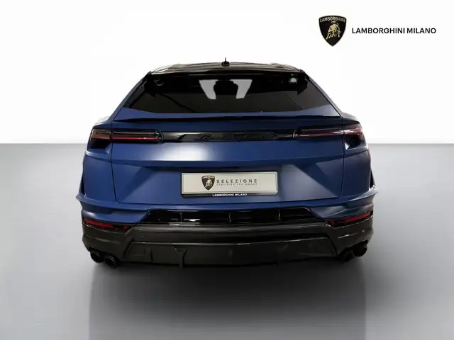 Lamborghini Urus view 5