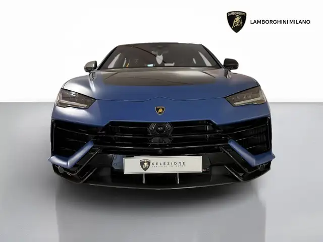 Lamborghini Urus view 2