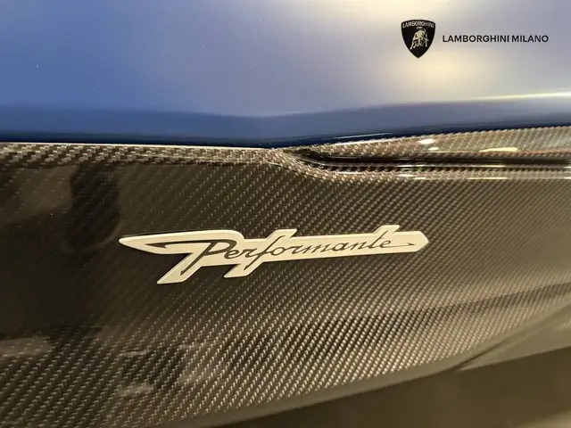 Lamborghini Urus view 9