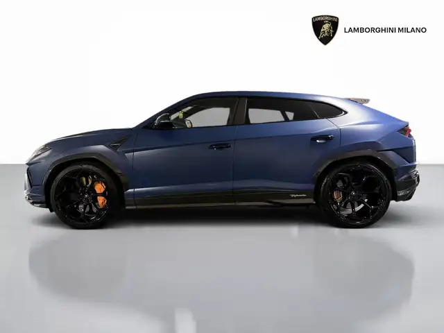 Lamborghini Urus view 7