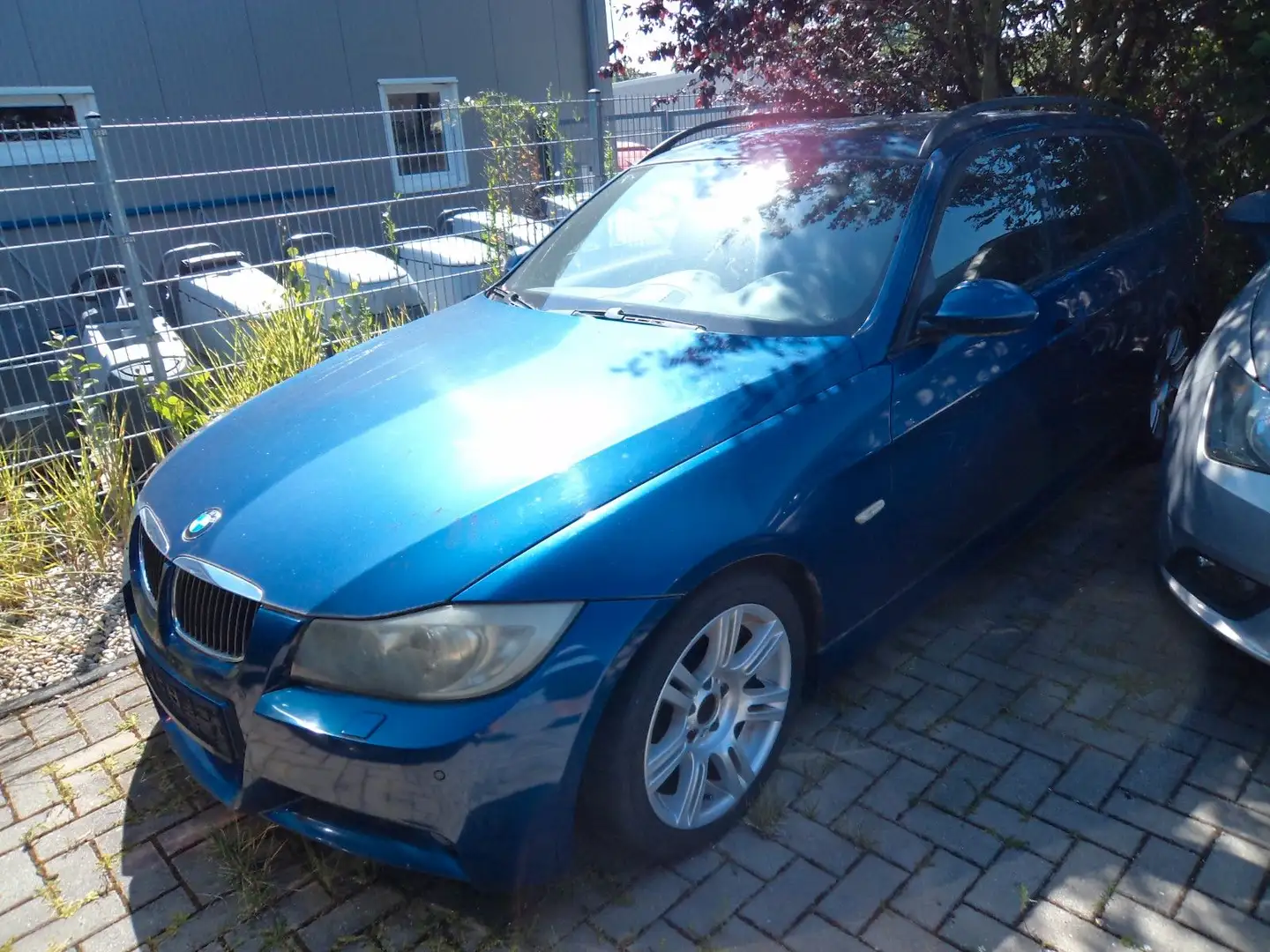 BMW 325 i xDrive Autom.-Sport+Aerodyn.-Leder-Navi-2.H Blau - 2