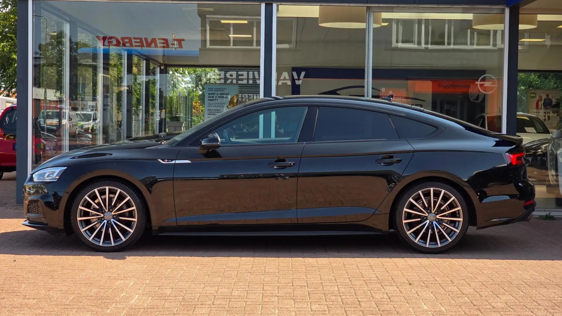 Audi A5 Sportback 35 TFSI Sport S-line black edition | Air Zwart - 2