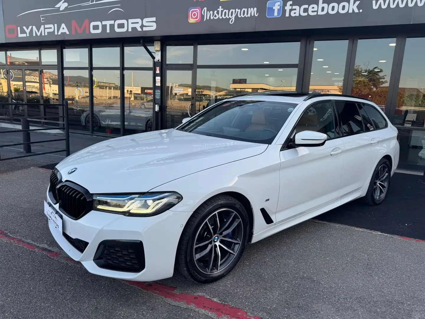 BMW 530 D TOURING M SPORT NAVI LASER PANORAMA 19' PELLE Bianco - 2