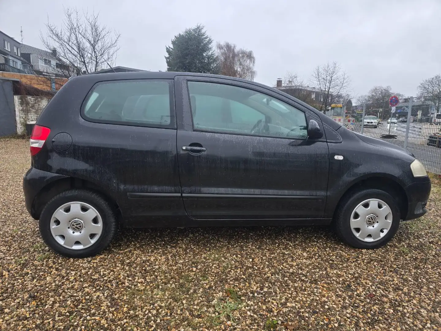 Volkswagen Fox Basis Schwarz - 1
