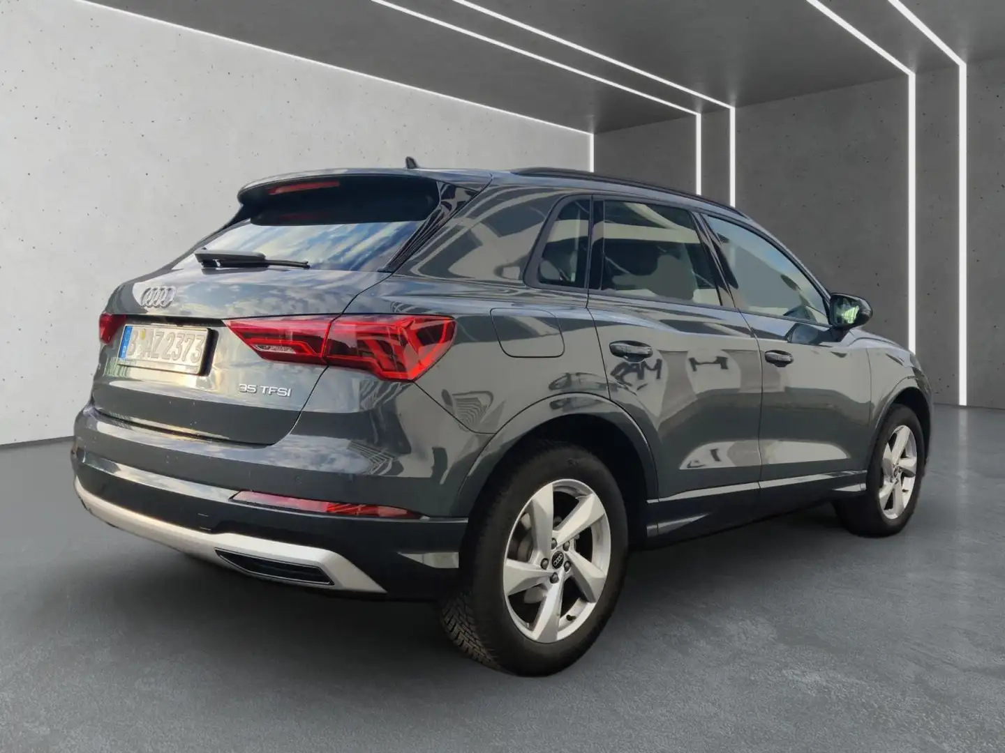 Audi Q3 35 TFSI Adv. S tronic *LED*R-CAM*PDC+*SHZ* Grau - 2