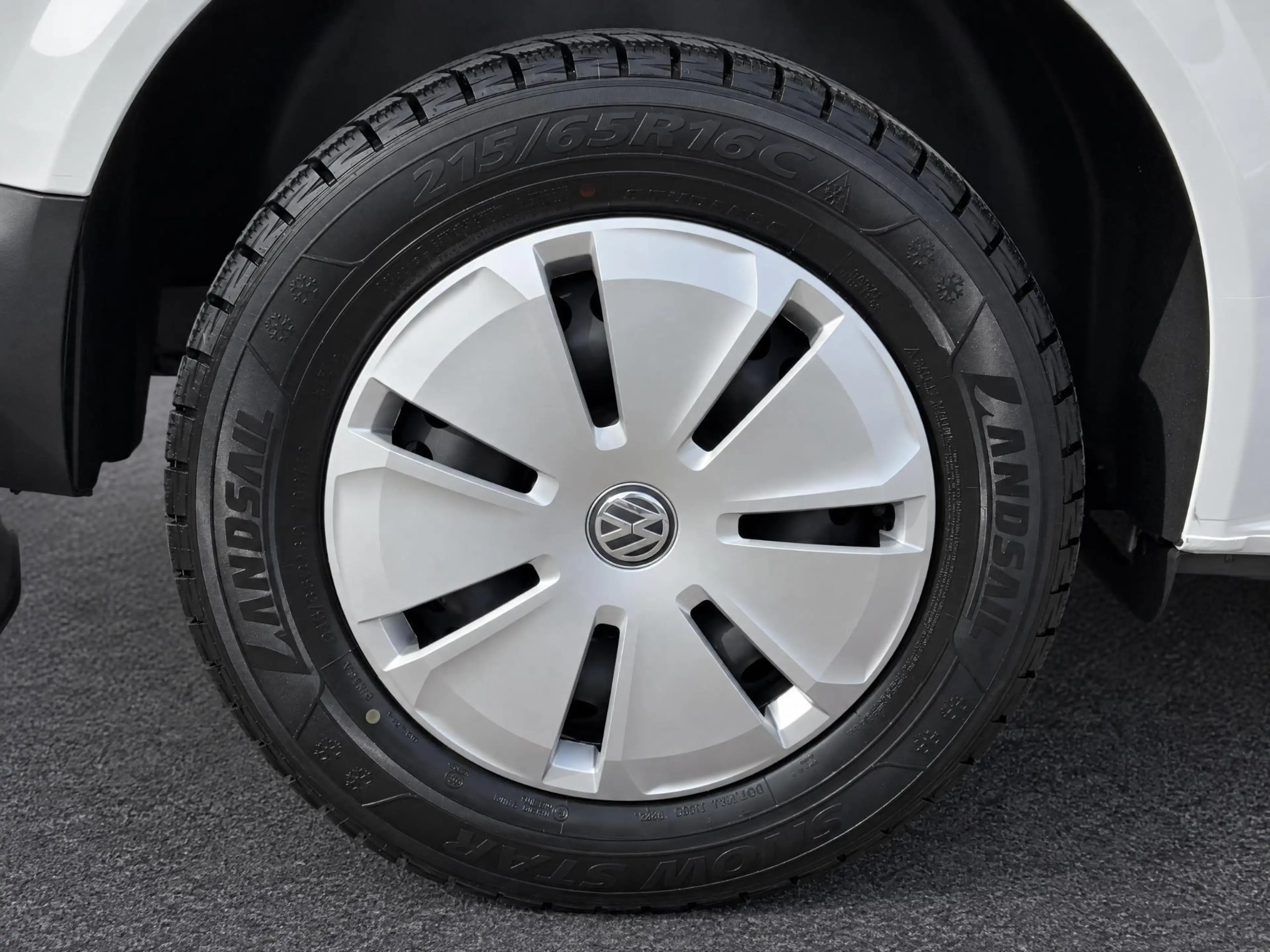 Volkswagen T6.1 Transporter 2.0TDi 150pk DSG L2 · Achteruitrijcamera · bijrijd — photo 8