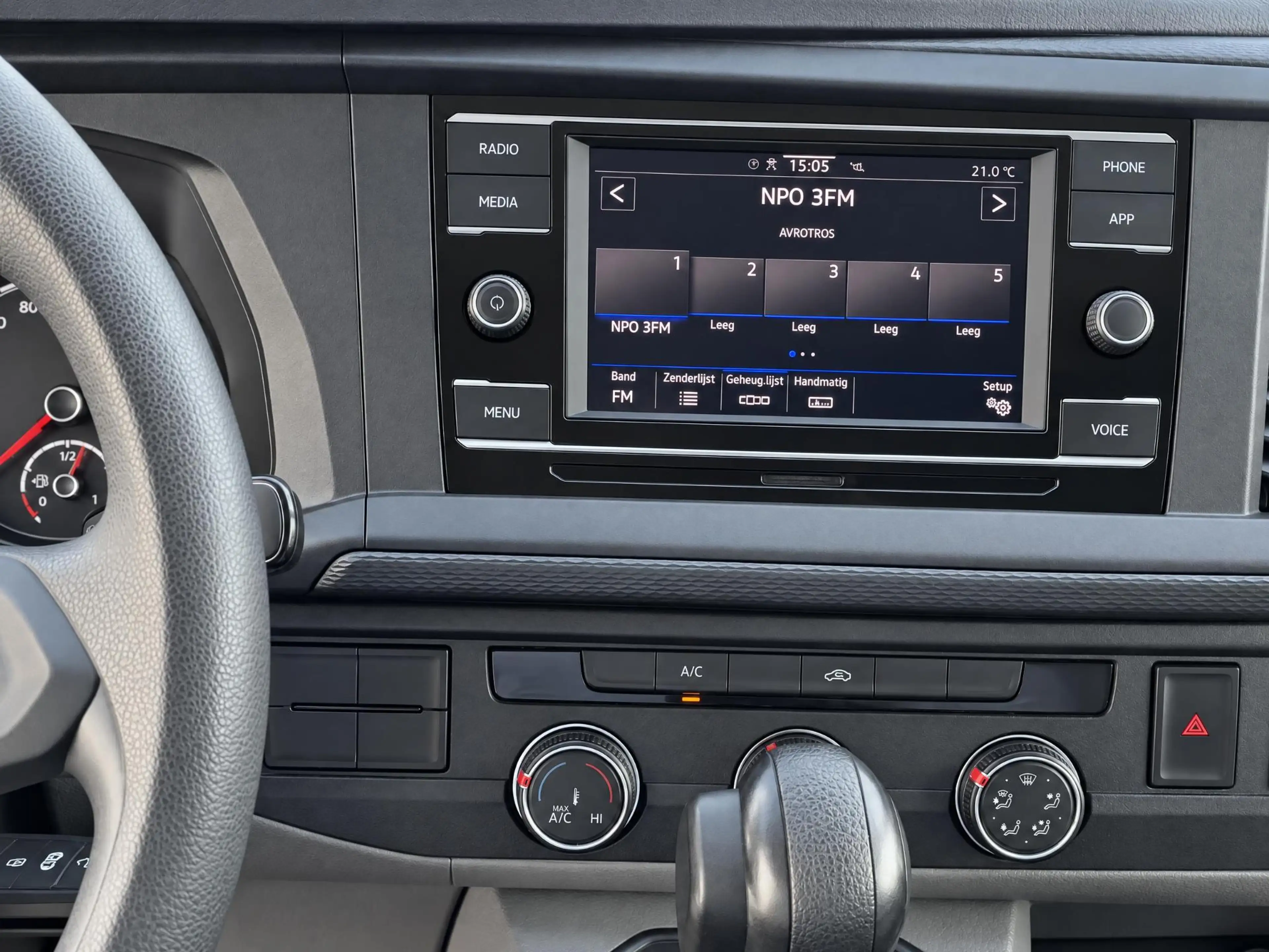 Volkswagen T6.1 Transporter 2.0TDi 150pk DSG L2 · Achteruitrijcamera · bijrijd — photo 13