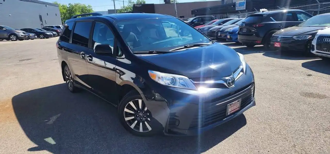 Toyota Sienna снимка Toyota Sienna