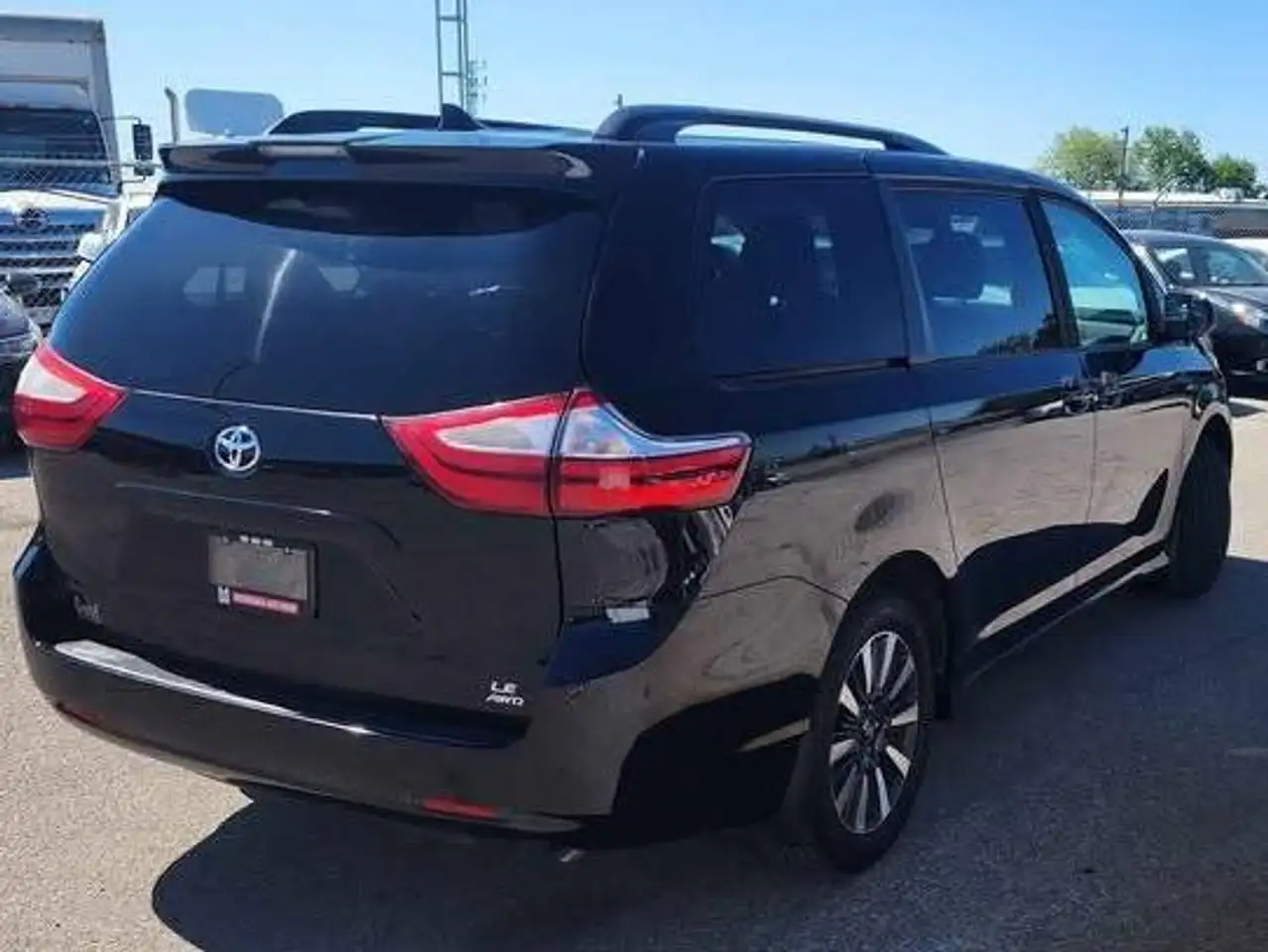 Toyota Sienna снимка Toyota Sienna