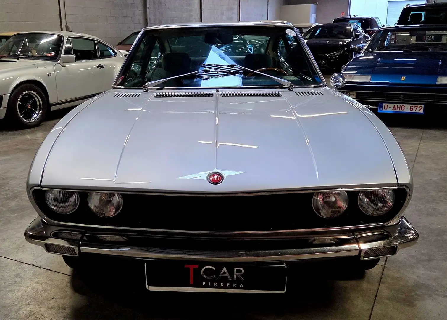 Fiat Dino 2.4 L Grau - 2