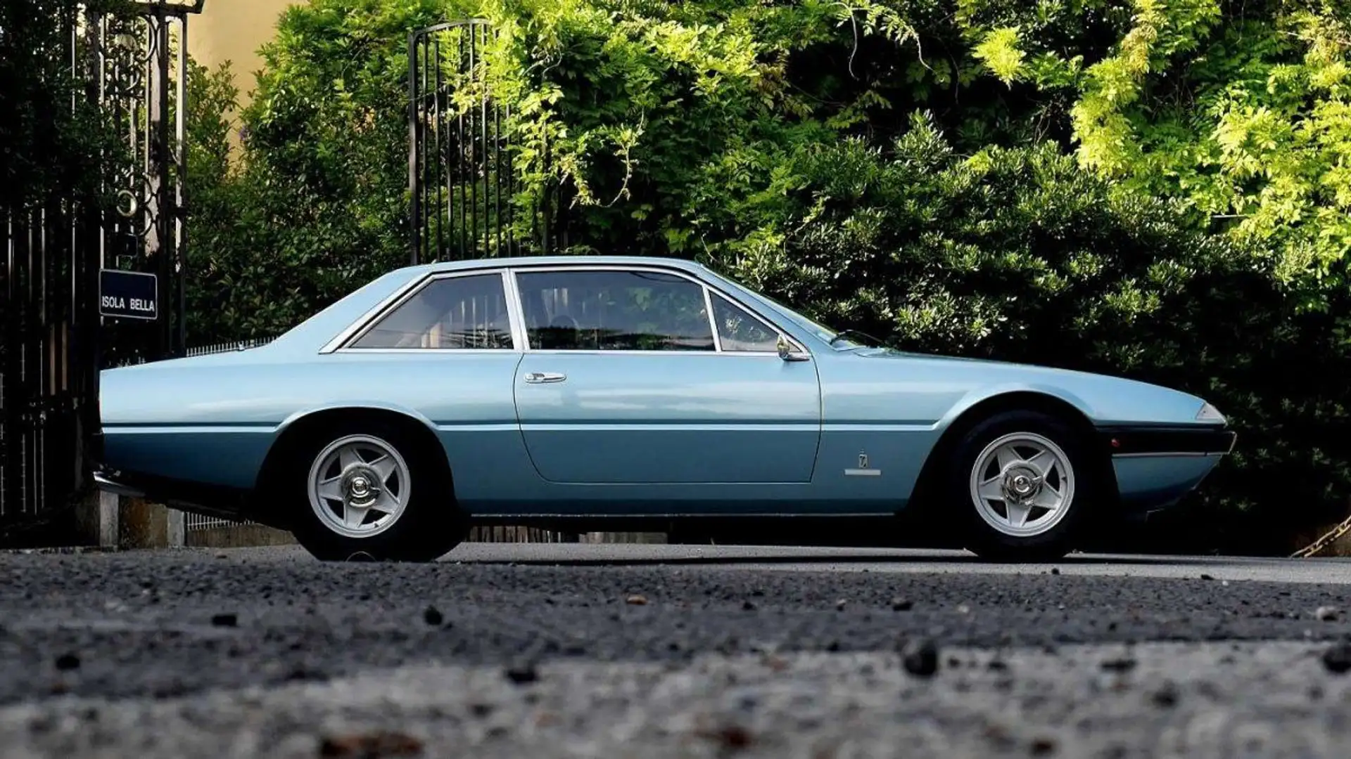 Ferrari 365 GT4 2+2 - 2