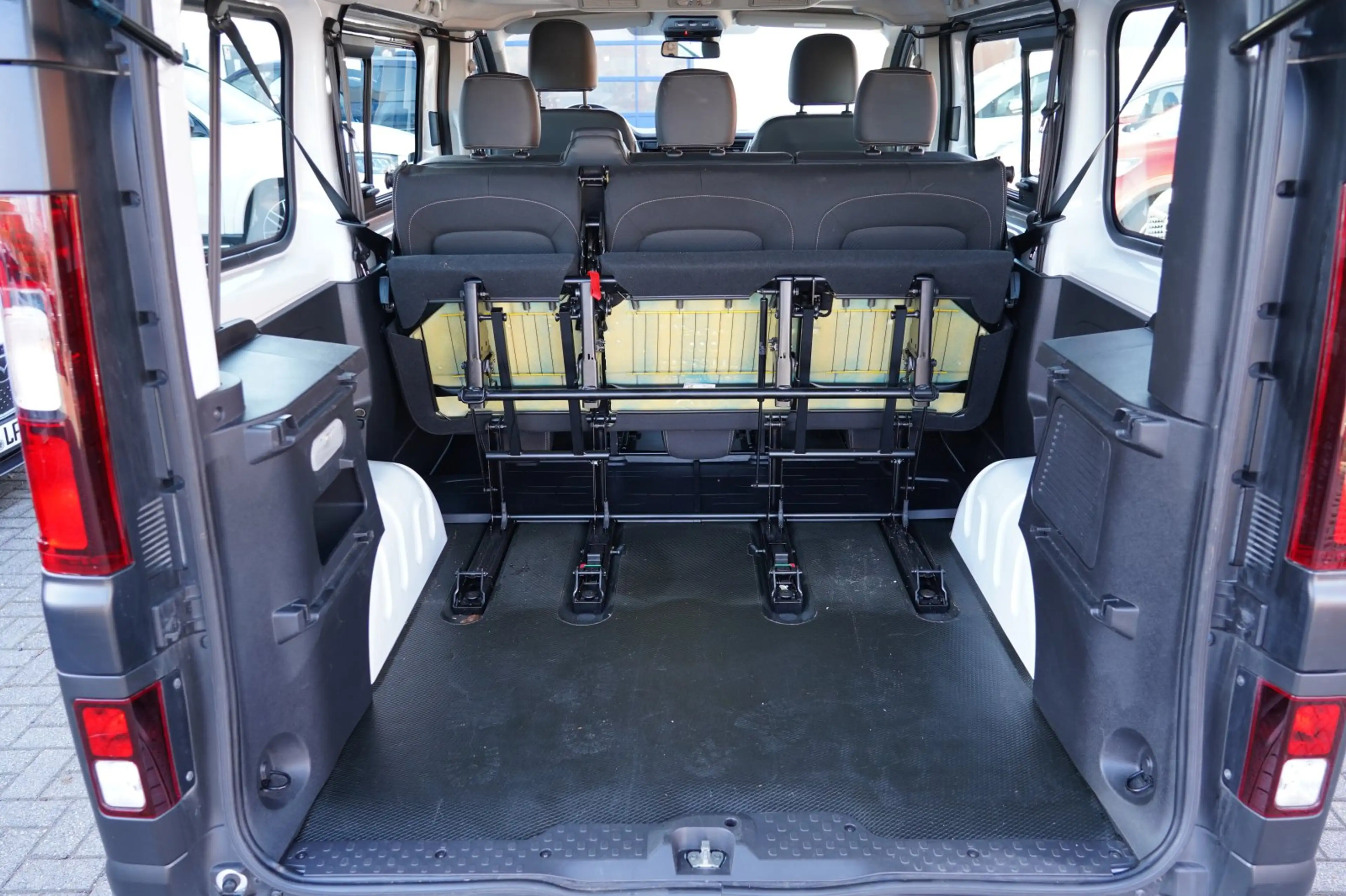 Nissan Primastar 2,8t dCi 150 L1H1 N-Connecta/8-SITZE/LED/CARPLAY/K — photo 13