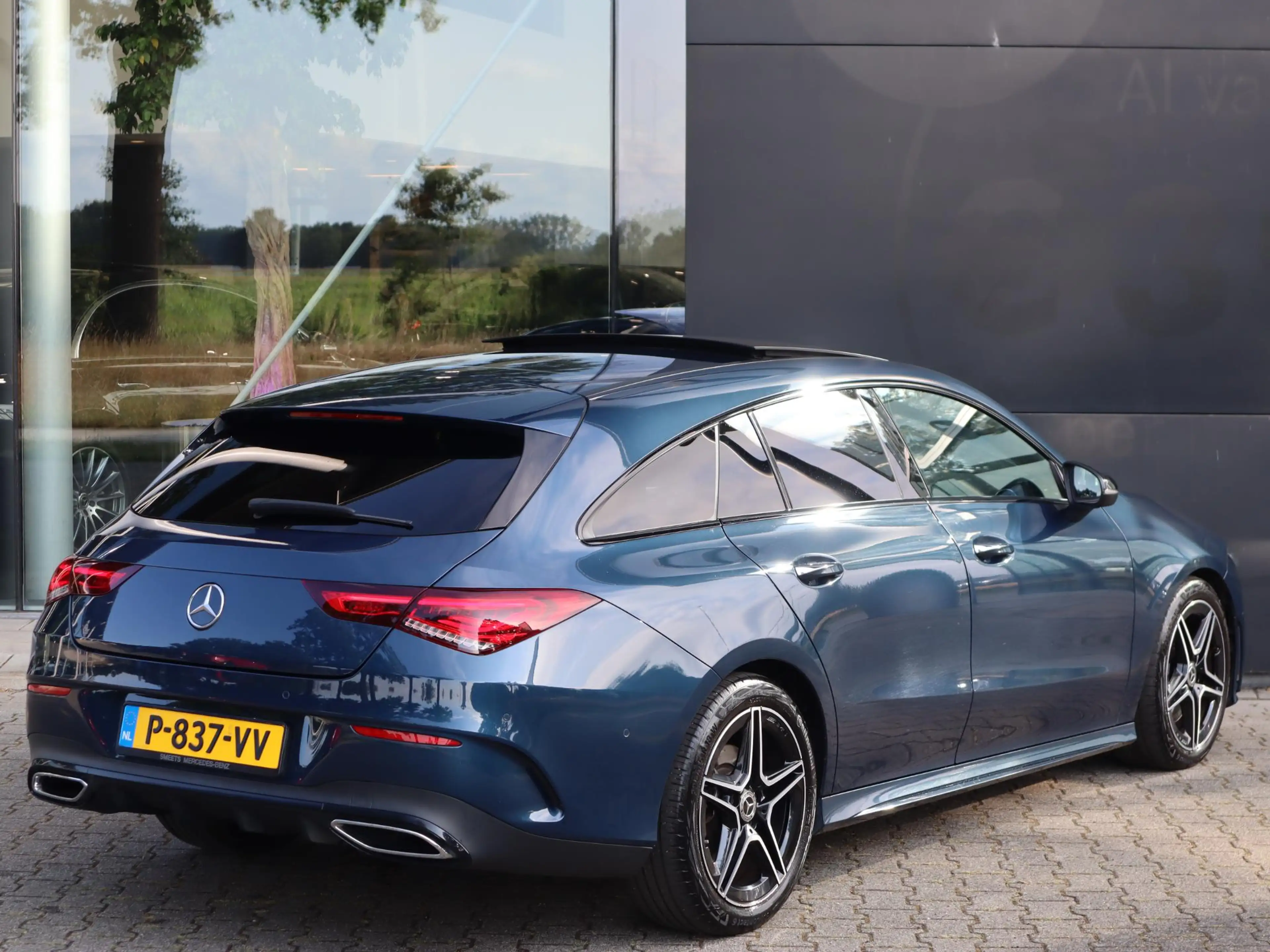 Mercedes-Benz CLA 200 Shooting Brake AMG Line — photo 2