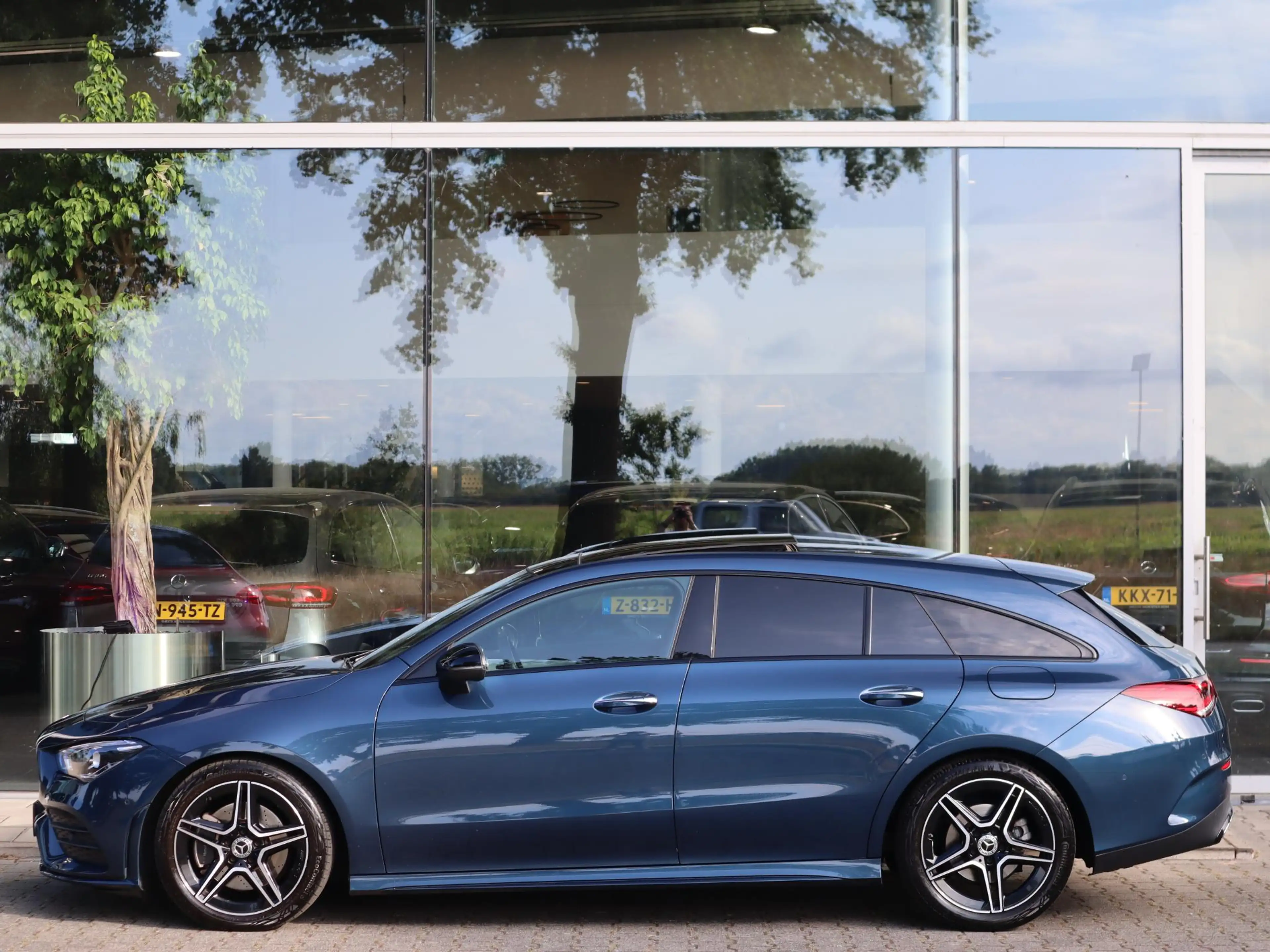 Mercedes-Benz CLA 200 Shooting Brake AMG Line — photo 4