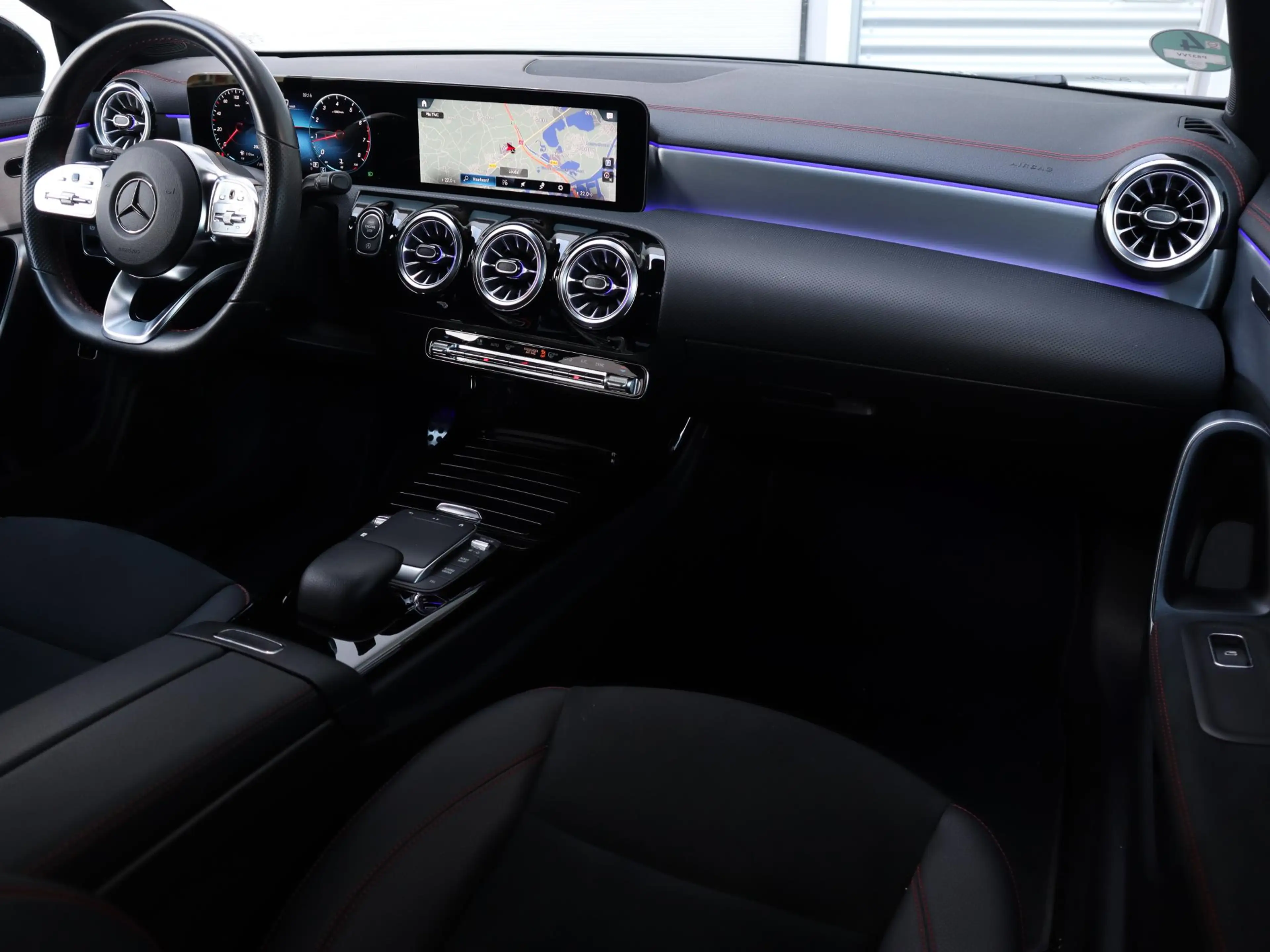 Mercedes-Benz CLA 200 Shooting Brake AMG Line — photo 3