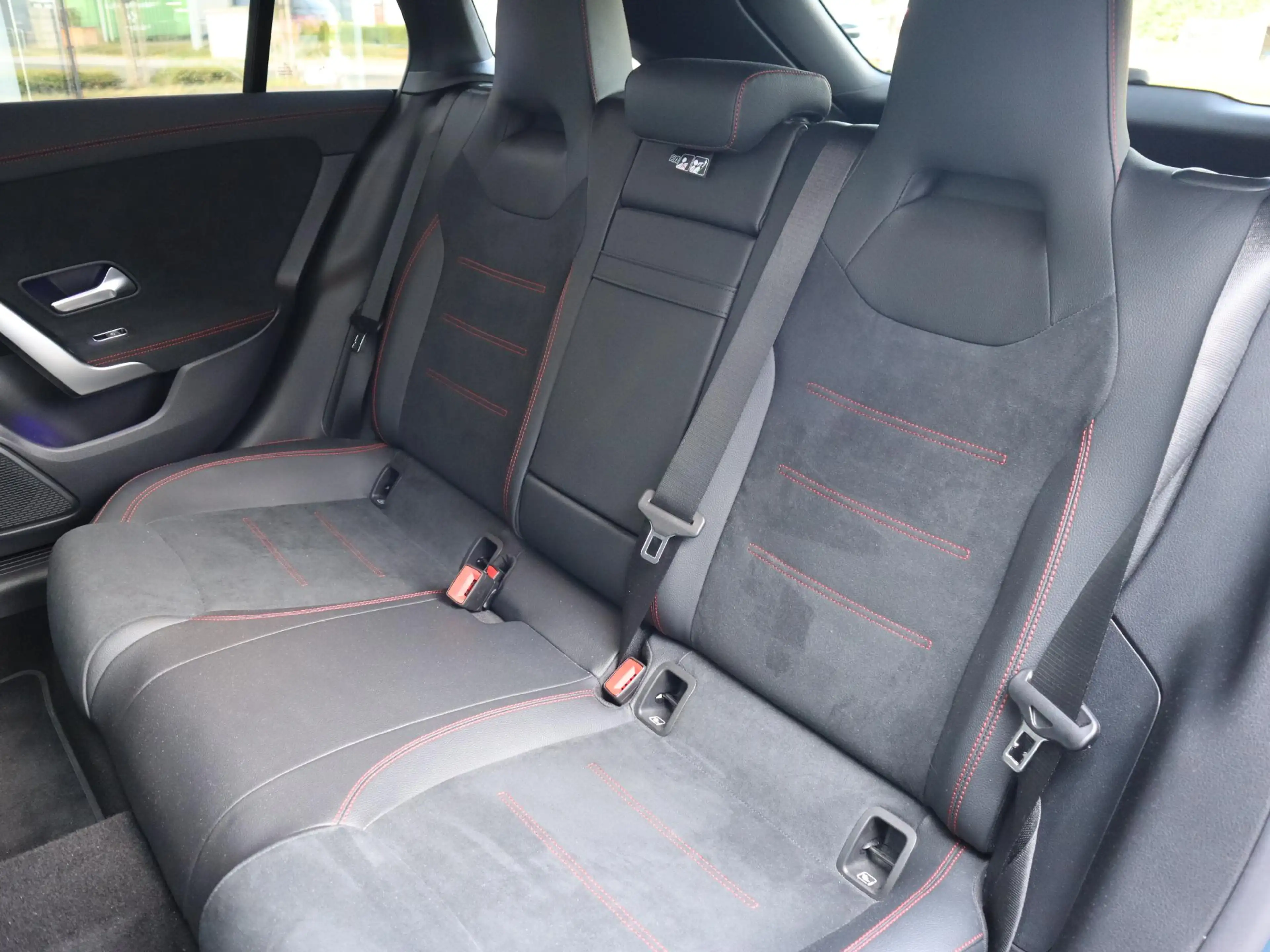 Mercedes-Benz CLA 200 Shooting Brake AMG Line — photo 11