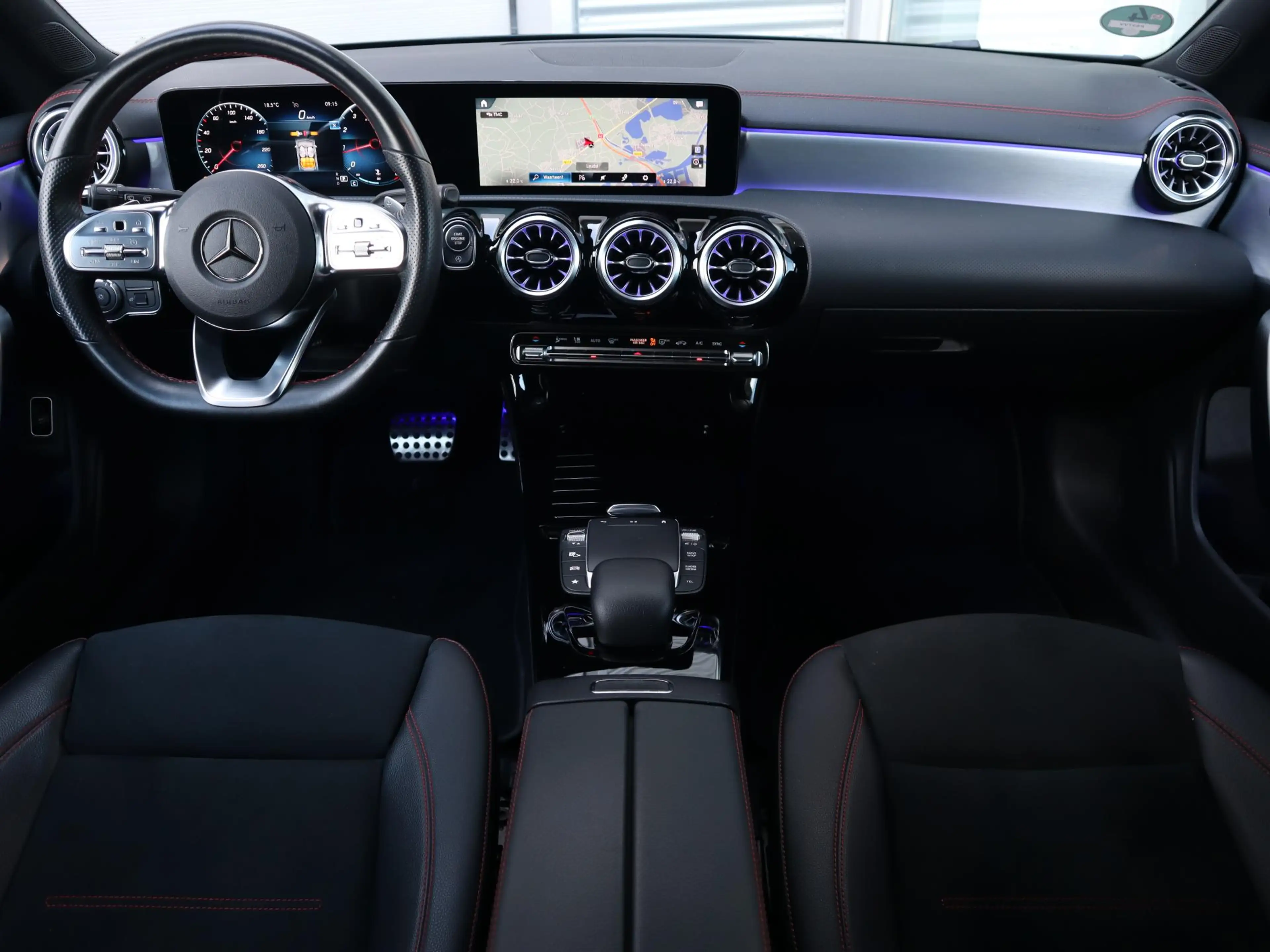 Mercedes-Benz CLA 200 Shooting Brake AMG Line — photo 13
