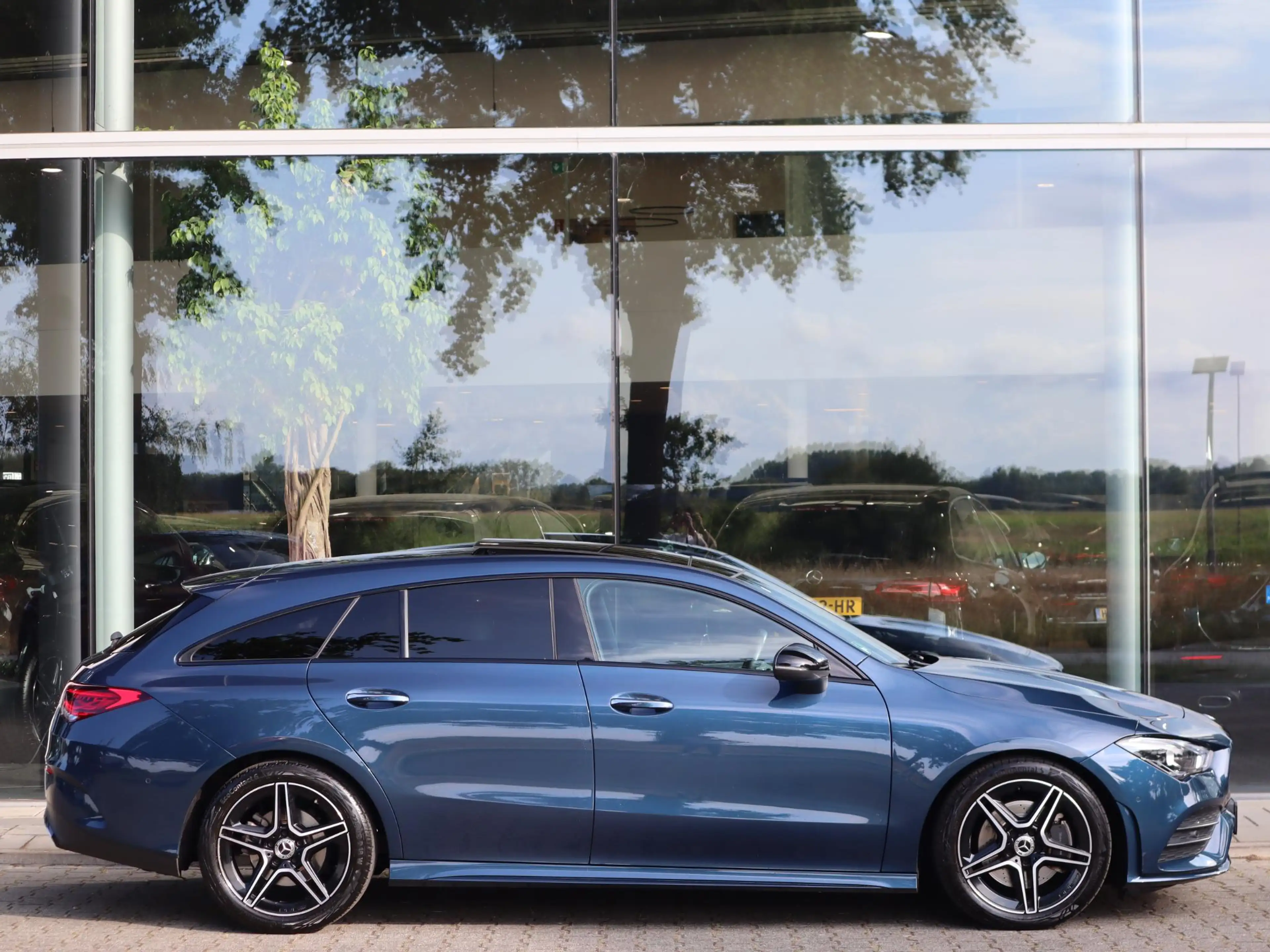 Mercedes-Benz CLA 200 Shooting Brake AMG Line — photo 5