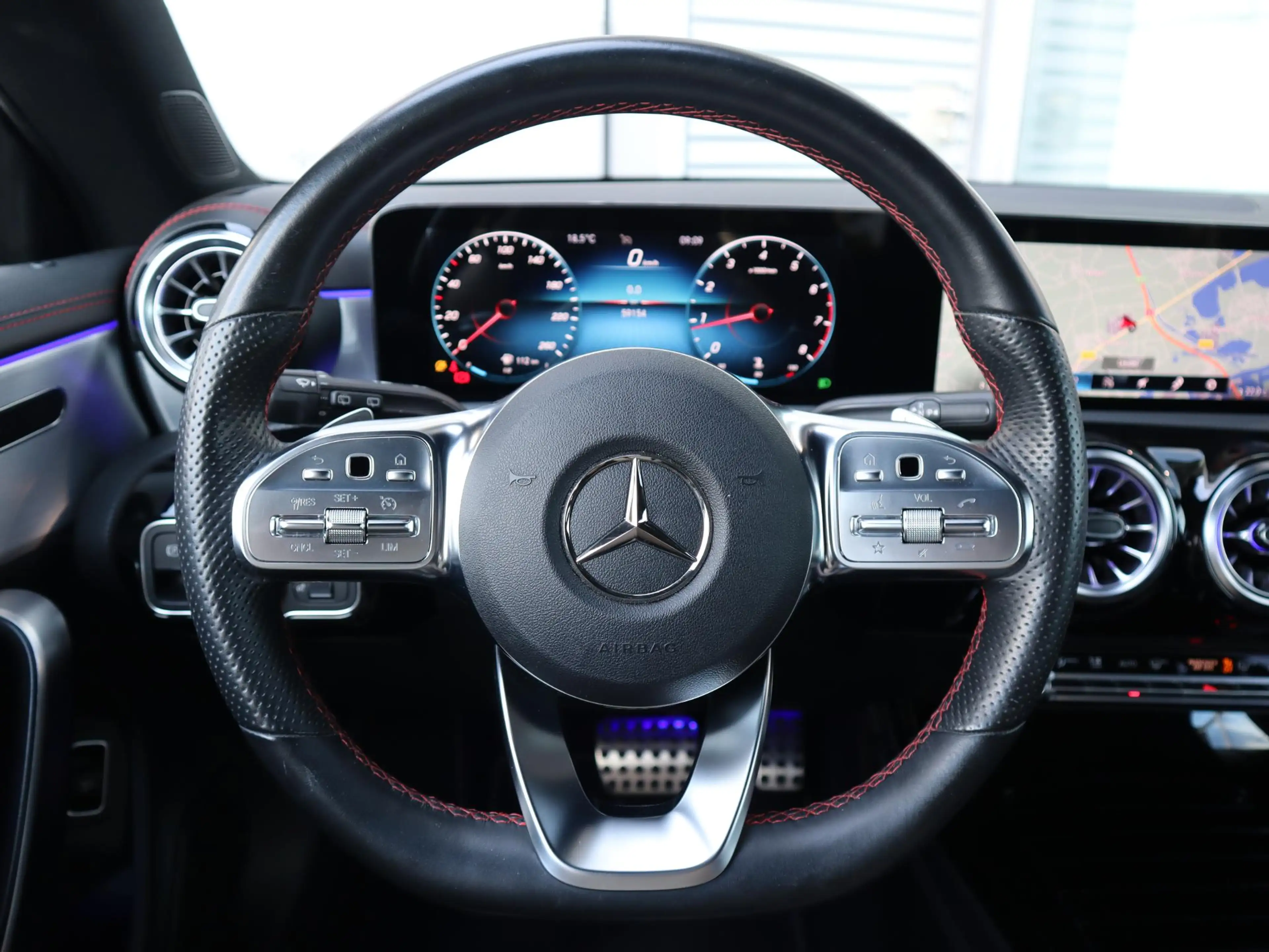 Mercedes-Benz CLA 200 Shooting Brake AMG Line — photo 14