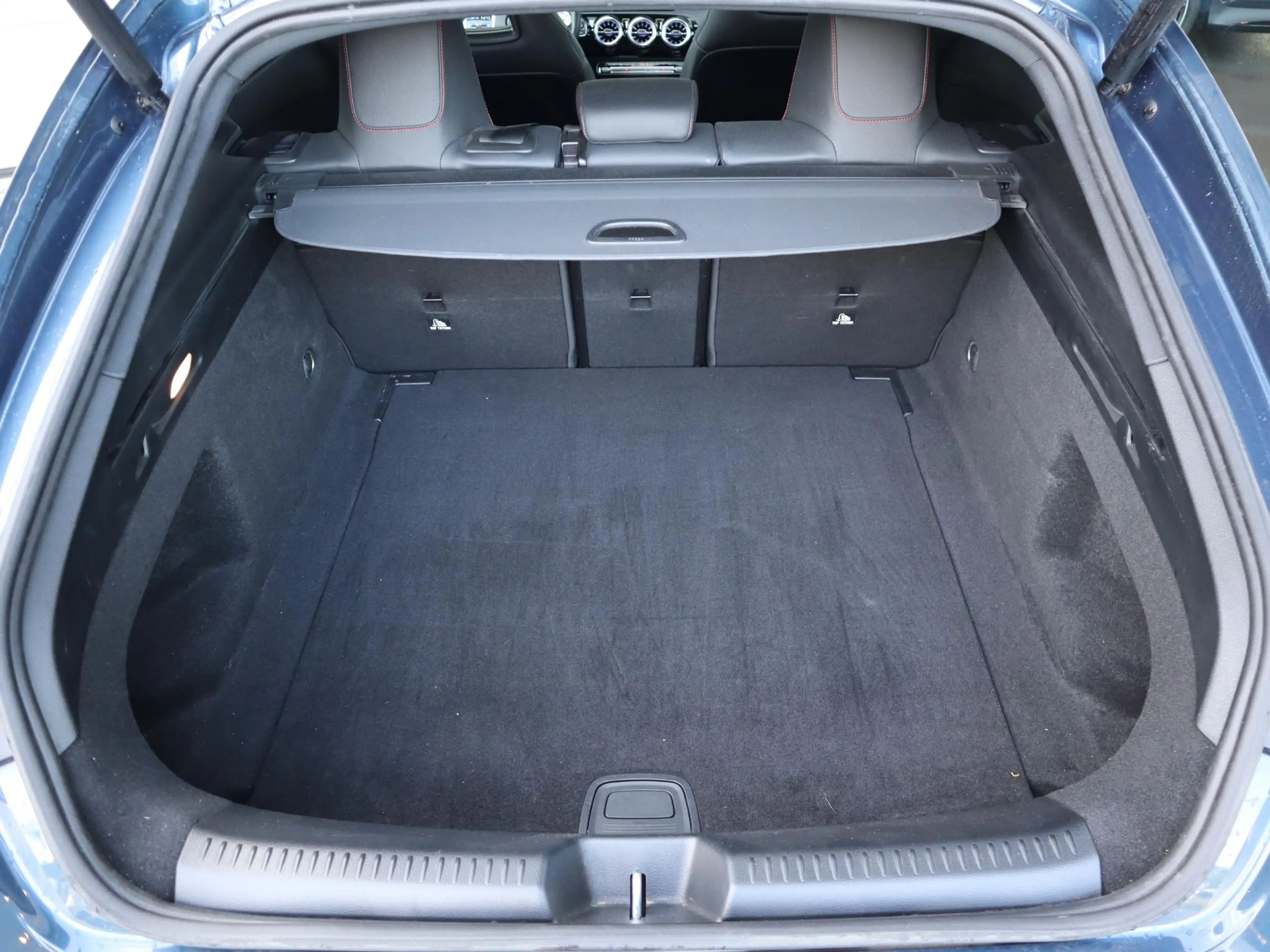 Mercedes-Benz CLA 200 Shooting Brake AMG Line — photo 7