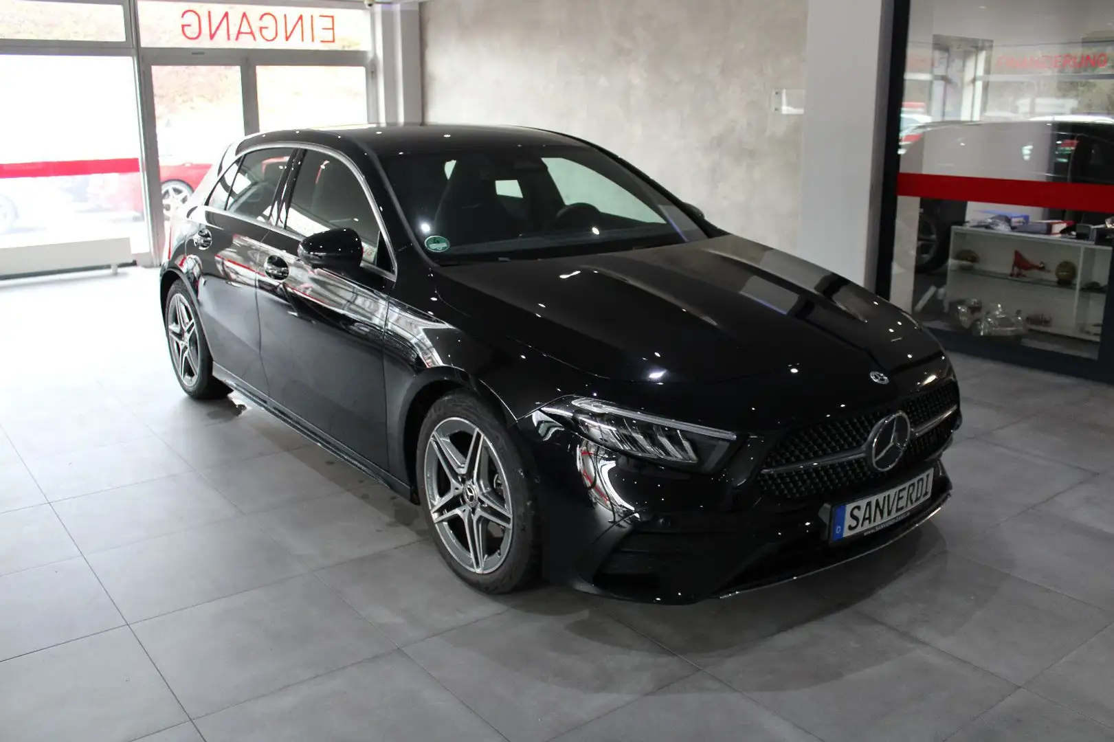 Mercedes-Benz A 200 AMG-SPORTPAKET 360° DISTRONIC KEYLESS-GO Schwarz - 2