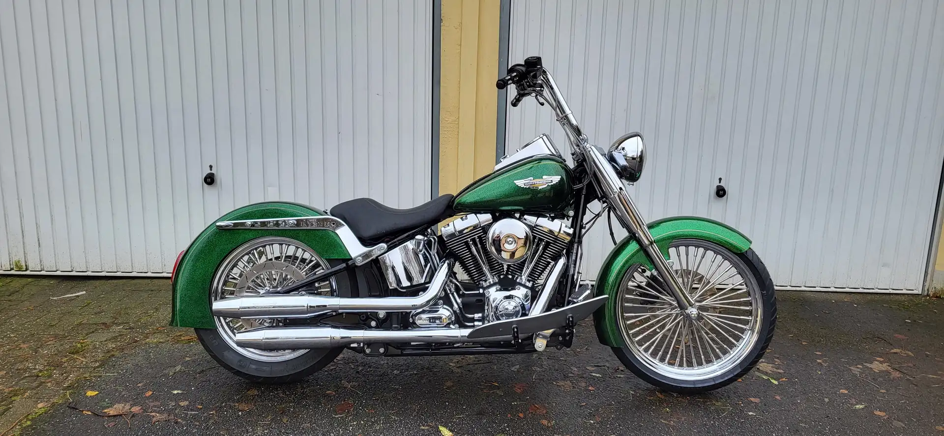 Harley-Davidson Deluxe Softail Deluxe Custom Verde - 2