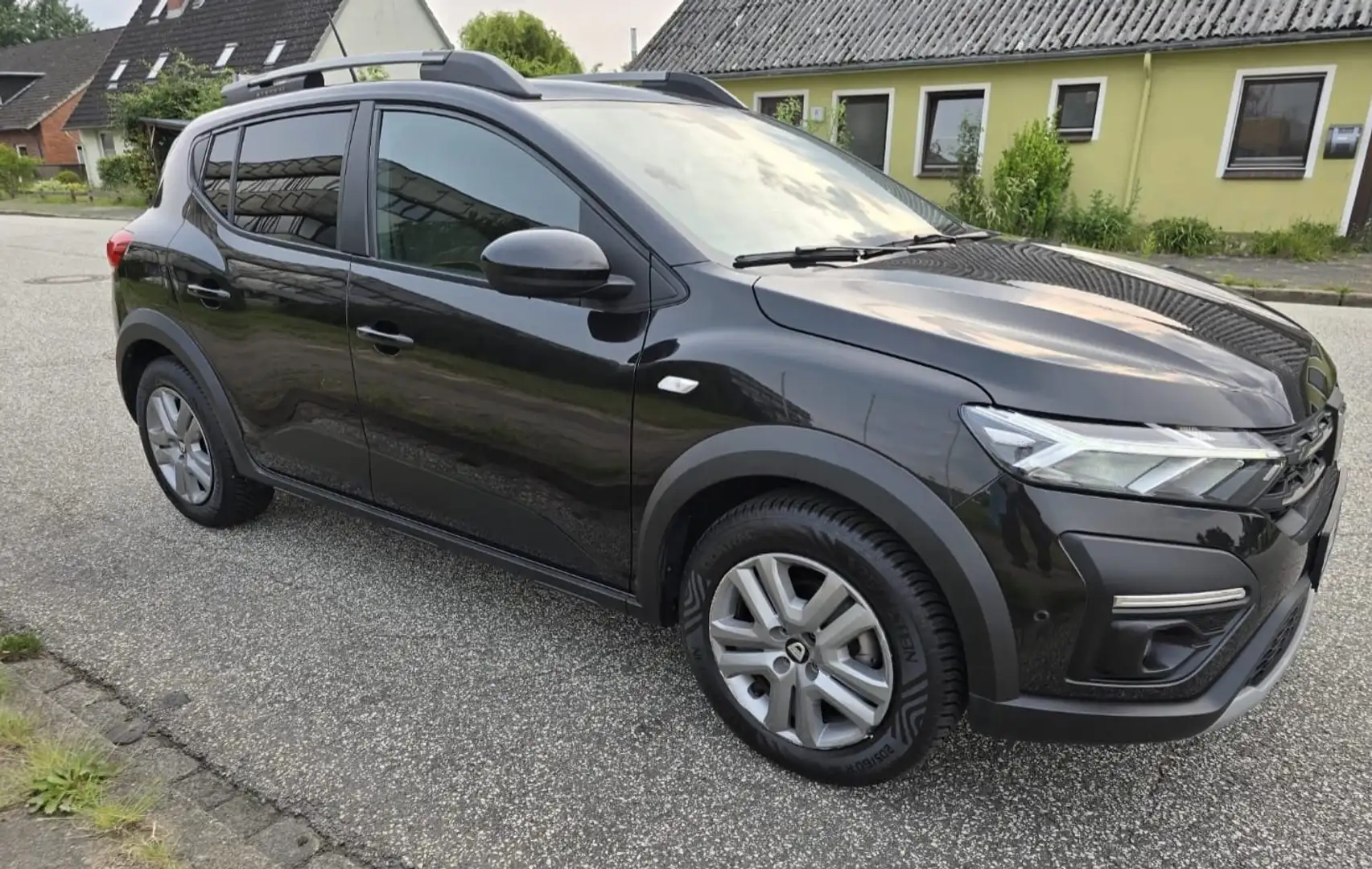 Dacia Sandero Sandero Stepway TCe 90  Benzin/LPG Schwarz - 1