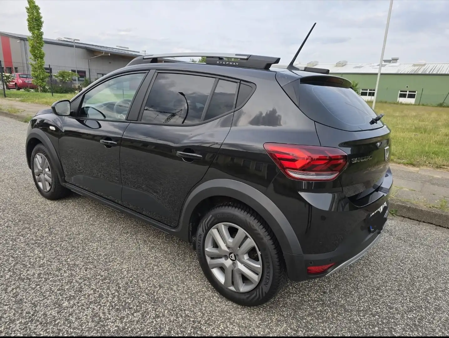 Dacia Sandero Sandero Stepway TCe 90  Benzin/LPG Schwarz - 2