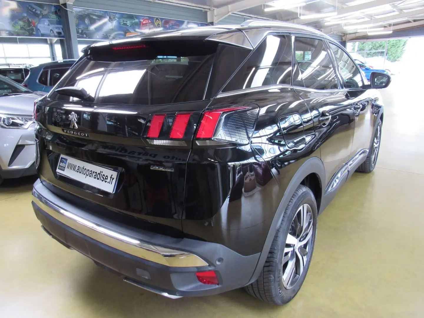 Peugeot 3008 1.5 BLUEHDI 130 GT LINE EAT8 + OPTIONS Zwart - 2