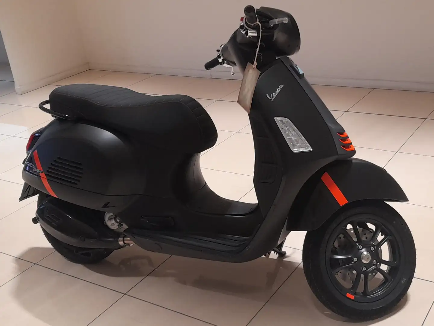 Piaggio GTS 300 Černá - 1
