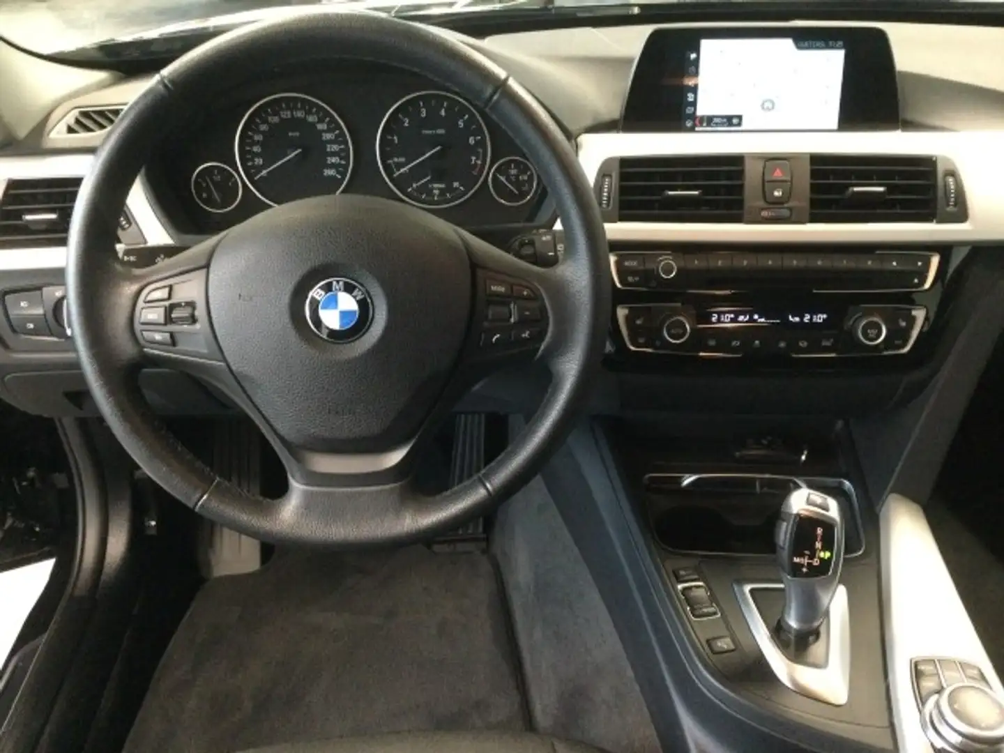 BMW 318 i Touring Advantage LED NAVI SHZ Klima Navi Noir - 2