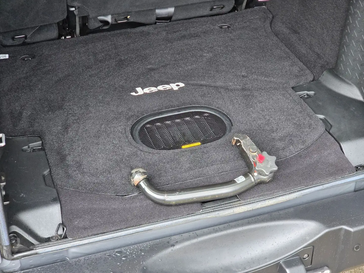 Jeep Wrangler Unlimited Sahara 1.HD ALPINE AHK SHZ Srebrny - 2