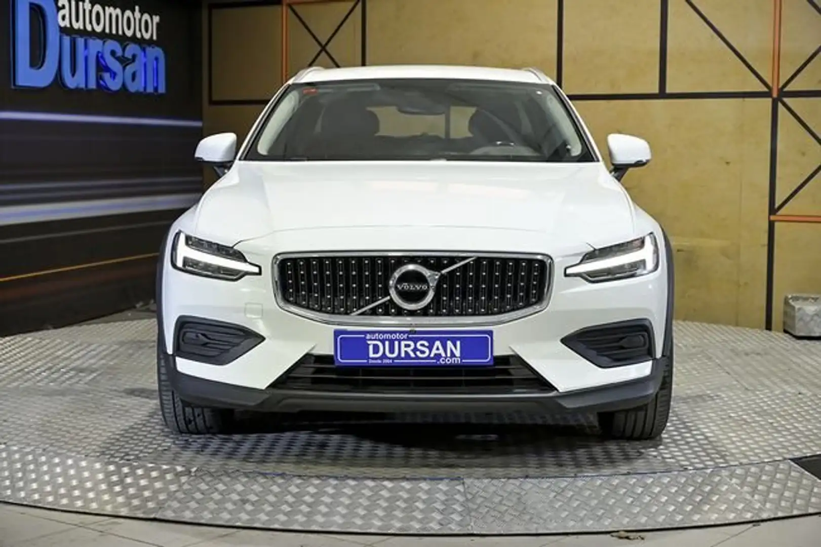 Volvo V60 2.0 B4 D AWD Cross Country Pro AUTO Blanco - 2
