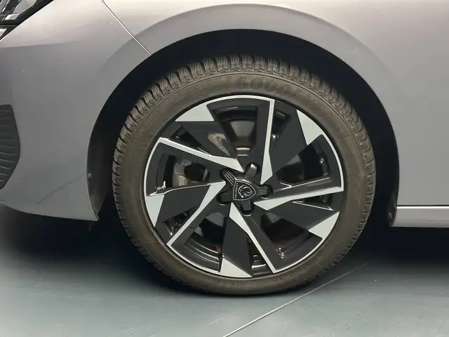 Peugeot 308 view 9