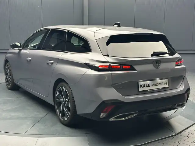 Peugeot 308 view 3