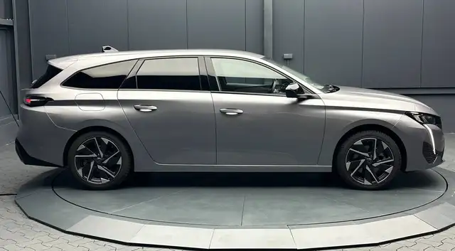 Peugeot 308 view 6