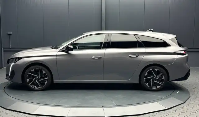 Peugeot 308 view 2